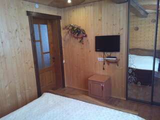 Проживание в семье Homestay Opryshky Татаров Двухместный номер с 1 кроватью и общей ванной комнатой-5